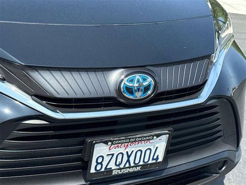 Used 2022 Toyota Venza LE image 26