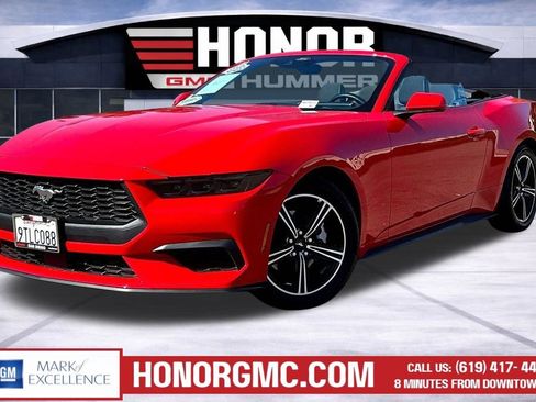 Used 2025 Ford Mustang Convertible image 3