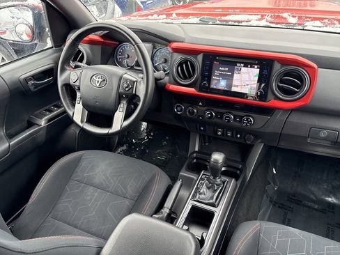 Used 2018 Toyota Tacoma TRD Sport image 13