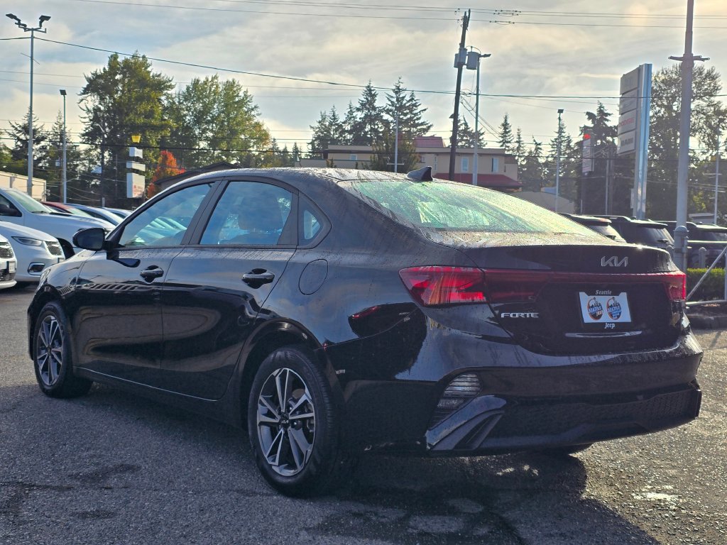 Used 2022 Kia Forte LXS FWD image 5