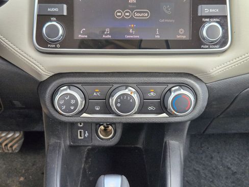 Used 2020 Nissan Versa SV FWD image 18