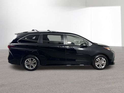 Used 2022 Toyota Sienna Platinum image 38