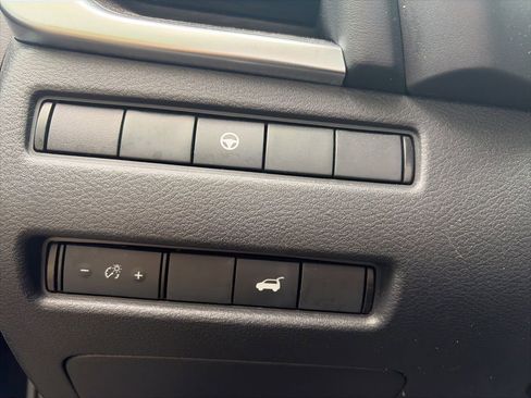 Used 2021 Nissan Rogue SL w/ Premium Package image 11