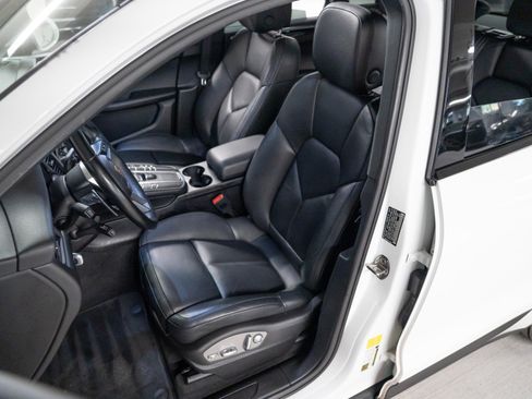 Certified 2018 Porsche Macan AWD/4WD image 5