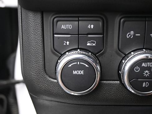 Used 2025 GMC Yukon Denali AWD/4WD image 13