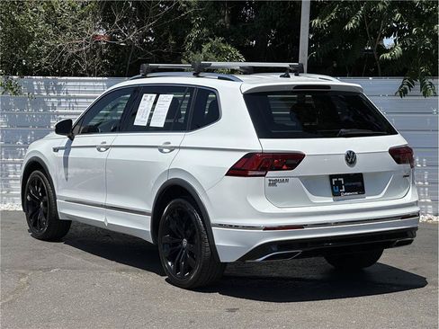 Used 2018 Volkswagen Tiguan SEL Premium w/ R-Line Package AWD/4WD image 12