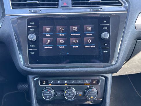 Used 2019 Volkswagen Tiguan SE AWD/4WD image 25