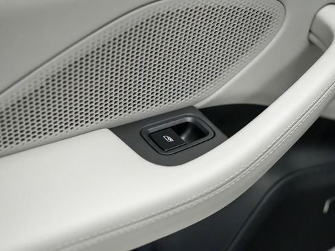 New 2026 Porsche Macan 4 Electric image 16