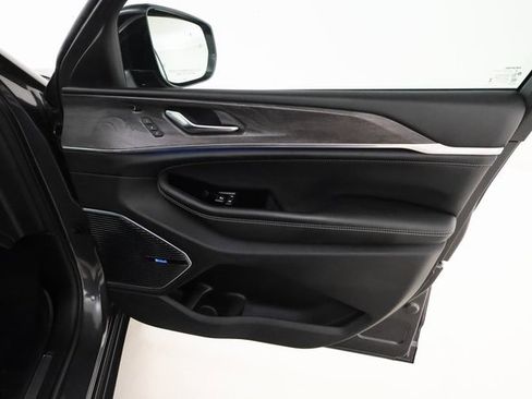 Used 2023 Jeep Grand Cherokee Overland w/ Advanced Protech Group III image 22