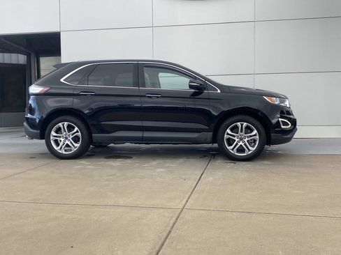 Used 2017 Ford Edge Titanium w/ Technology Package image 3