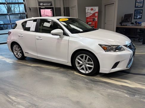 Used 2016 Lexus CT 200h w/ Navigation Package image 29