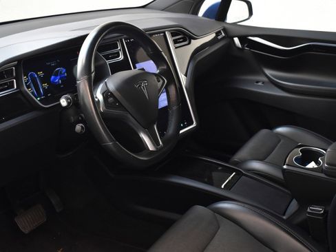Used 2018 Tesla Model X 75D image 17