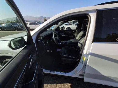 Used 2025 GMC Acadia Denali w/ Super Cruise Package FWD image 4
