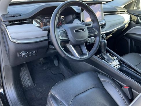 Certified 2022 Jeep Compass Limited image 18