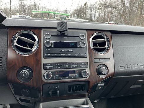 Used 2011 Ford F250 Lariat w/ Lariat Interior Pkg image 25