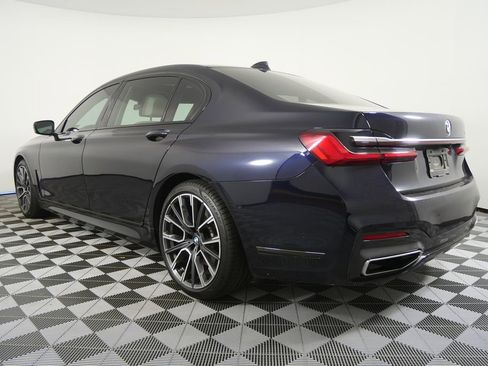 Used 2022 BMW 740i w/ M Sport Package image 5