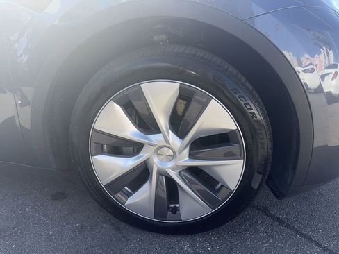 Used 2024 Tesla Model Y Long Range image 21