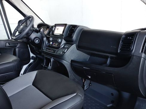 Used 2024 RAM ProMaster 2500 w/ Convenience Group FWD image 13