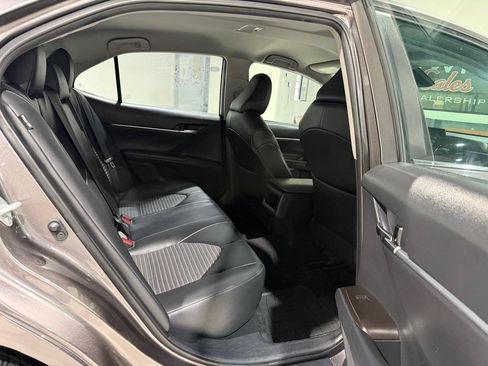 Used 2022 Toyota Camry SE FWD image 14