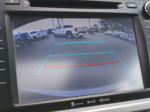 Used 2018 Toyota Highlander XLE AWD/4WD image 15