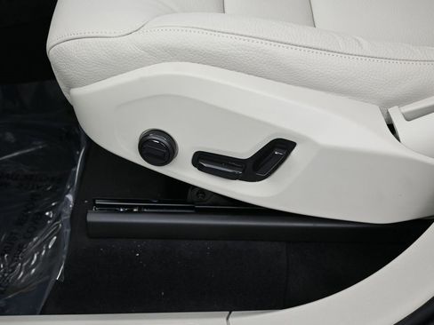 New 2025 Volvo XC90 T8 Plus w/ Protection Package Premier image 13