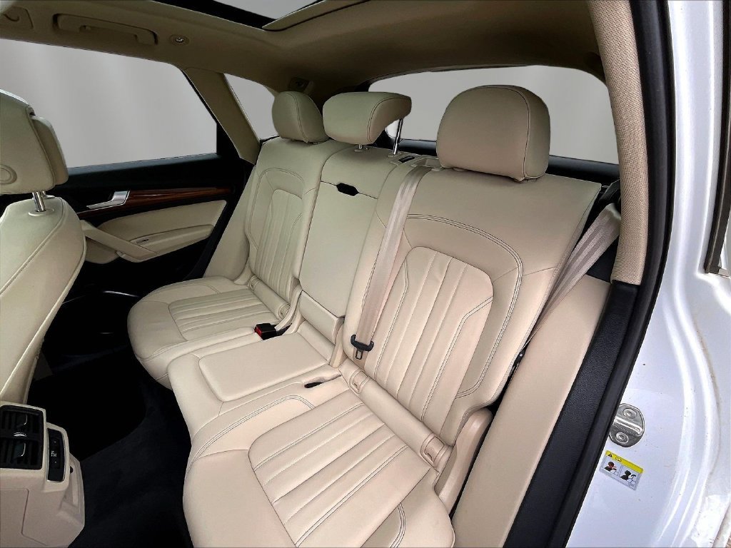 Used 2022 Audi Q5 2.0T Premium w/ Convenience Package AWD/4WD image 22