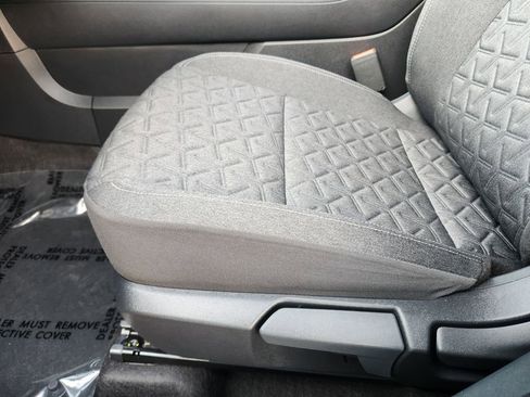 Certified 2025 Nissan Kicks SV image 8