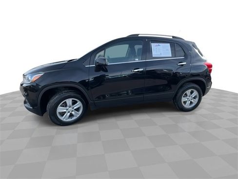 Certified 2020 Chevrolet Trax LT w/ Driver Confidence Package image 5