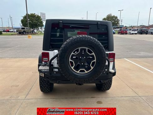 Used 2016 Jeep Wrangler Unlimited Rubicon AWD/4WD image 4