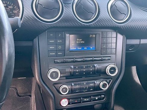 Used 2018 Ford Mustang Coupe image 4