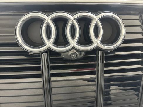 Used 2022 Audi e-tron Premium w/ Convenience Plus Package AWD/4WD image 36