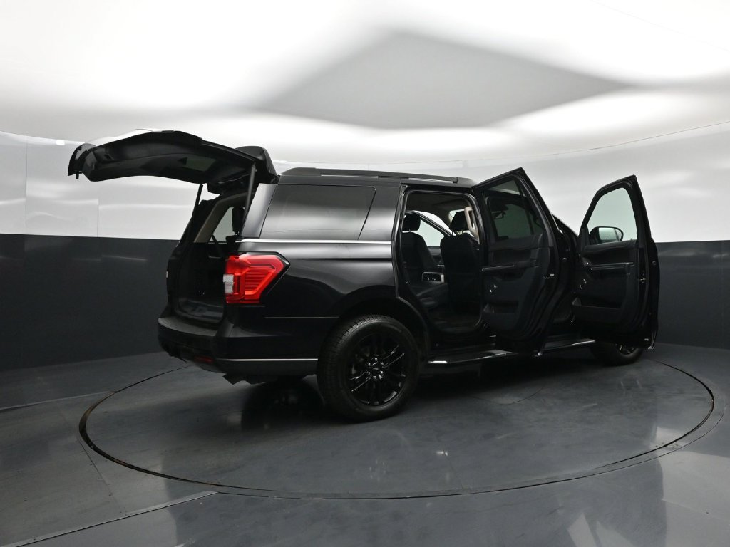 Used 2022 Ford Expedition XLT RWD image 5