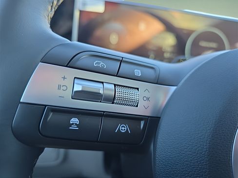 Certified 2025 Hyundai Tucson Limited FWD image 23