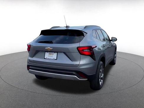 Used 2025 Chevrolet Trax LT FWD image 15