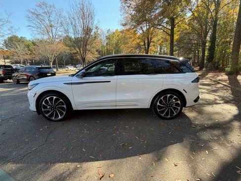 Certified 2024 Lincoln Nautilus Black Label image 3