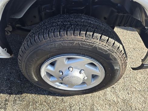 Used 2012 Ford E-350 and Econoline 350 XLT image 26