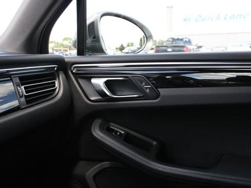 Used 2023 Porsche Macan Turbo AWD/4WD image 18