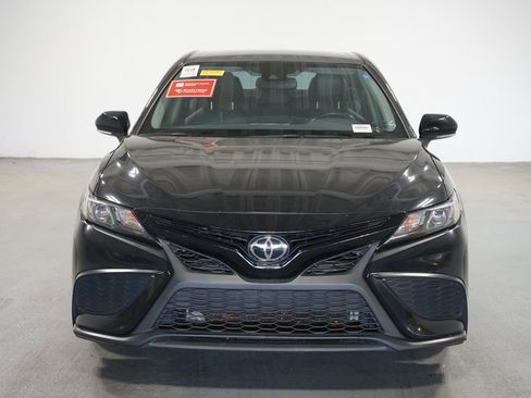 Used 2022 Toyota Camry SE w/ Convenience Package image 2