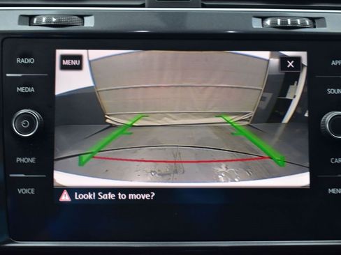 Used 2017 Volkswagen e-Golf SE w/ DC Fast Charging Package image 16