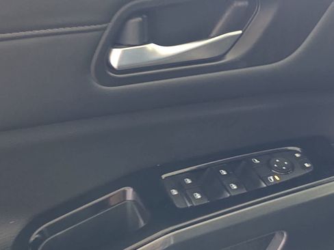Used 2025 Nissan Pathfinder SL FWD image 15