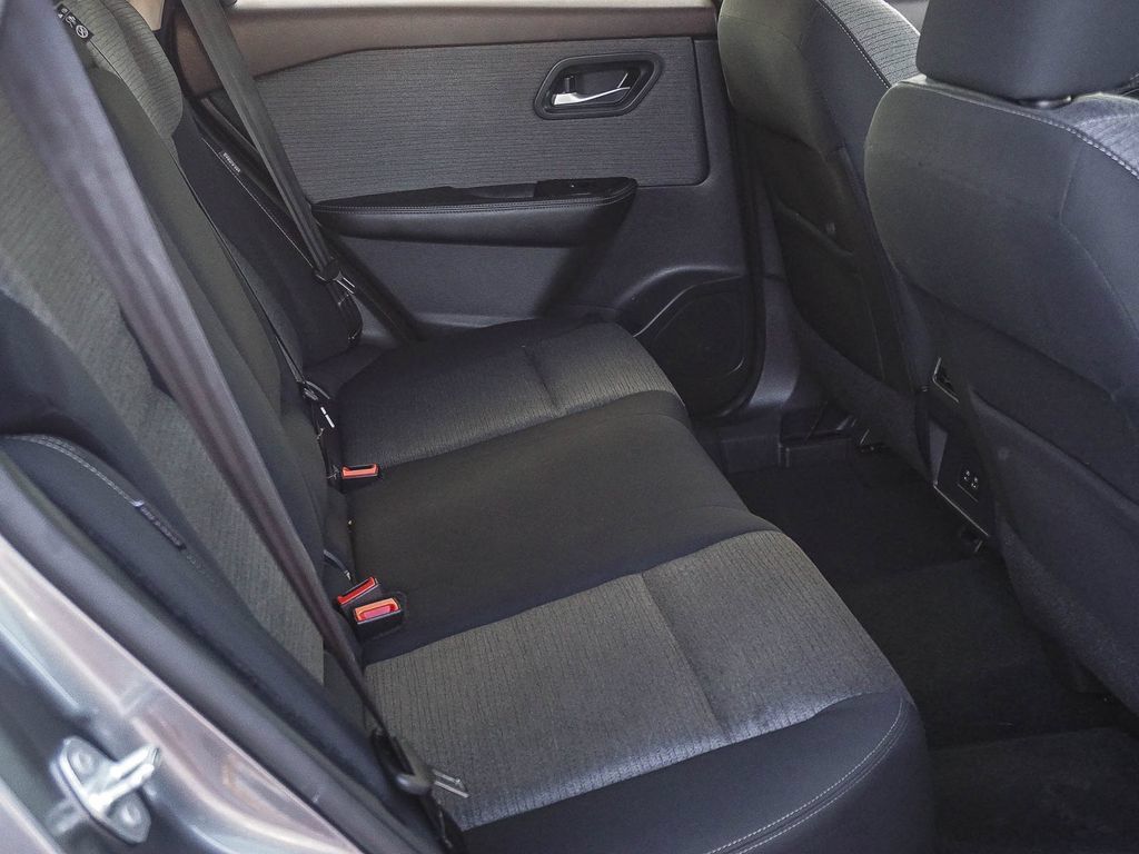 Used 2021 Nissan Rogue SV AWD/4WD image 14