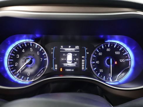 Used 2021 Chrysler Voyager LX image 38