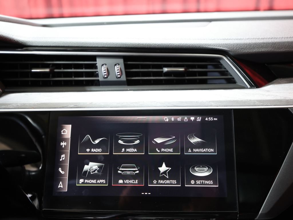 Used 2021 Audi e-tron Premium Plus w/ Premium Plus Package AWD/4WD image 19