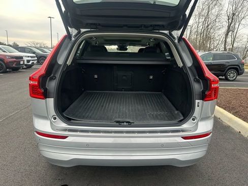 Used 2022 Volvo XC60 B5 Momentum w/ Climate Package image 13