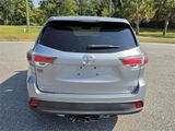Used 2015 Toyota Highlander LE image 3