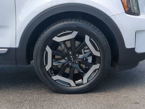 Used 2025 Kia Telluride S FWD image 11