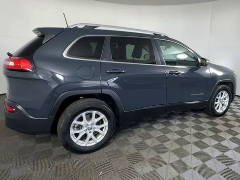 Used 2018 Jeep Cherokee Latitude Plus w/ Cold Weather Group AWD/4WD image 11