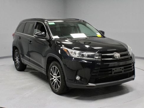Used 2018 Toyota Highlander SE AWD/4WD image 1