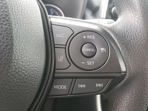 Used 2025 Toyota RAV4 XLE image 21