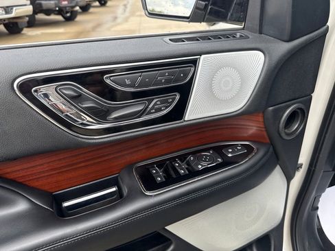 Used 2021 Lincoln Navigator L Reserve AWD/4WD image 29